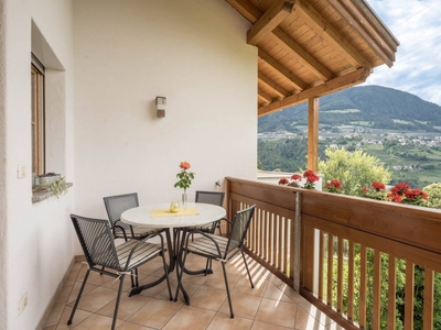 Appartamento a Tirolo con barbecue, giardino e terrazza
