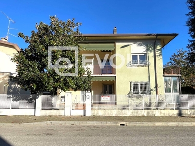 Casa indipendente in Via Bufalini, Udine, 13 locali, 3 bagni, 370 m²