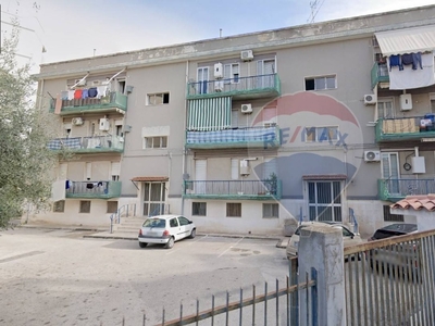 Quadrilocale a Siracusa, 1 bagno, con box, 110 m², 1° piano in vendita