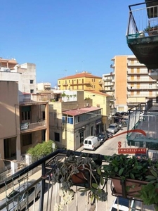 Quadrilocale in Viale zecchino, Siracusa, 1 bagno, 90 m², ascensore