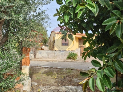 Villa in S.P. Priolo-Floridia, Siracusa, 5 locali, 1 bagno, con box