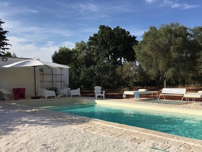 Trullo casa vacanze Puglia con piscina fuori terra