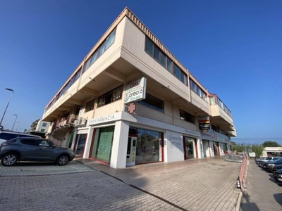 Ufficio in vendita a Porto Sant'Elpidio via canada, 3