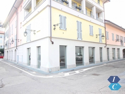 Ufficio in vendita a Saronno via Giuditta Pasta