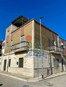 Appartamento indipendente a San Ferdinando di Puglia, 8 locali, 125 m²