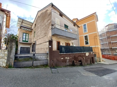 Casa semi indipendente in Via Lombardia 8 in zona Votraci a Montecorvino Rovella