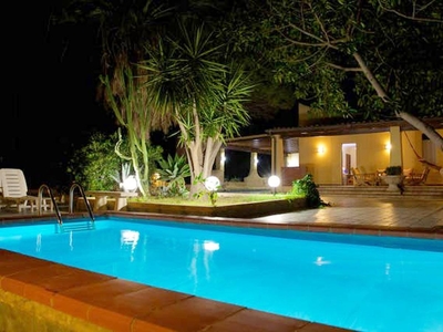 Villa con 3 stanze a Sciacca, a 400 m dalla spiaggia con vista mare, piscina privata e giardino recintato