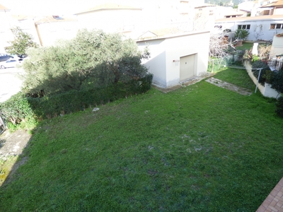 Casa indipendente con giardino a Campiglia Marittima