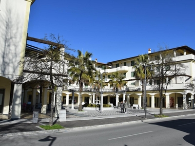 Trilocale arredato in affitto, Massa marina di