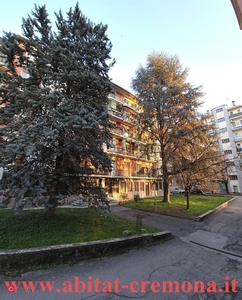 Appartamento in Vendita in Via Carlo Vittori 40 a Cremona