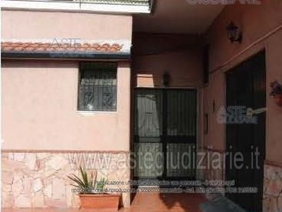 Appartamento in Vendita in Via Giuseppe de Felice 5 a Aci Sant'Antonio