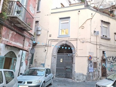 Appartamento in Via Miracoli, Napoli (NA)