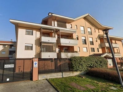 Appartamento in Via Vittorio Veneto , Zibido San Giacomo (MI)