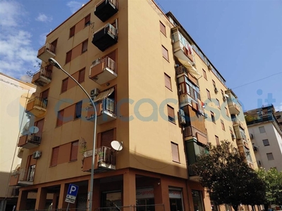 Appartamento Trilocale da ristrutturare in vendita a Palermo