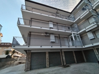 Box/Garage 17mq in vendita, San Benedetto del Tronto porto d'ascoli (lungomare)