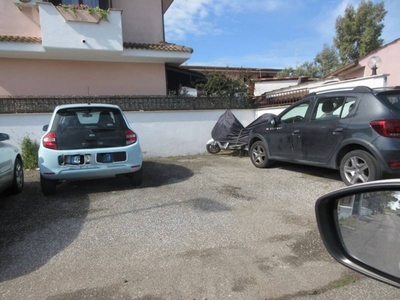 Box - Garage - Posto Auto in Vendita a Pomezia