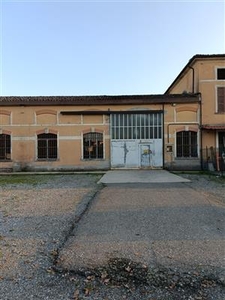 Capannone / Fondo - Magazzino a Castel San Giovanni