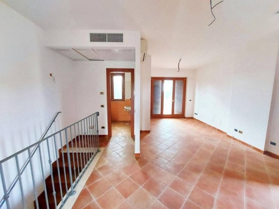 Casa Bi - Trifamiliare in Vendita a Fiumicino