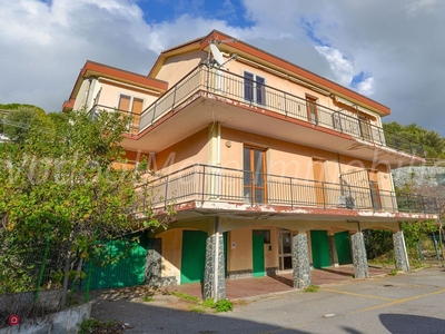 Casa Bi/Trifamiliare in Vendita in Via Bocasso 88 a Celle Ligure