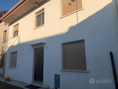 CASA IN LINEA DA RISTRUTTURARE BICAMERE CON GARAGE