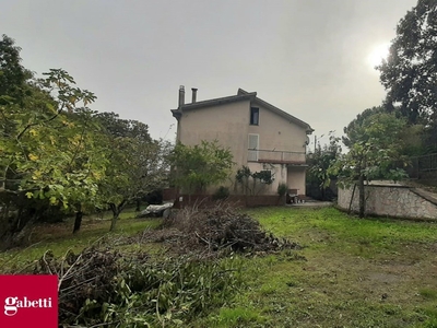 Casa indipendente con giardino a Teano