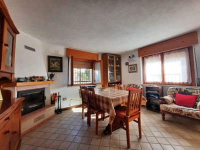 Casa Indipendente in Sp47 , 1, Lugagnano Val d'Arda (PC)