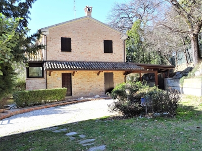 Casa indipendente in Vendita a Ostra Vetere Via G. B. Lombardello