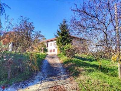 Casa indipendente in Vendita in Frazione Serravalle a Asti
