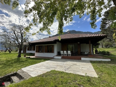 Casa indipendente in Vendita in Via dei Poeti a Tremezzina