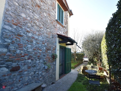 Casa indipendente in Vendita in Via Giacomo Leopardi a Prato