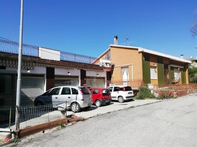 Casa indipendente in Vendita in Viale Giuseppe di Vittorio a Urbino