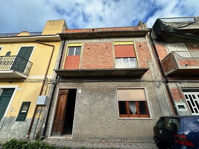 Casa Indipendente in Via Case Nuove, 150, Barcellona Pozzo di Gotto (ME)