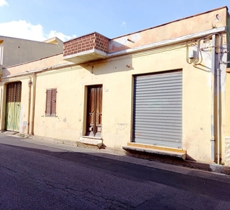 Casa Indipendente in Via Cesare Battisti, 26, Capoterra (CA)