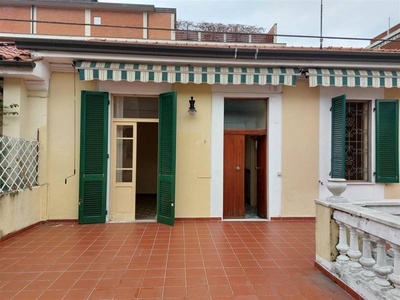 Casa semi indipendente in Via Campo D'Appio 10 in zona Avenza a Carrara