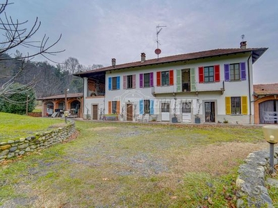 CASALE IMMERSO NEL VERDE - SESTO CALENDE