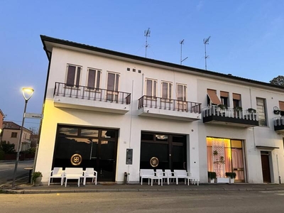 Negozio in Affitto a Battaglia Terme Battaglia Terme - Centro