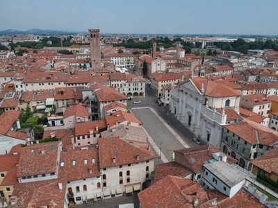 Negozio in Vendita a Bassano del Grappa Bassano del Grappa - Centro