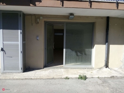Negozio/Locale commerciale in Vendita in Via Adolfo Omodeo 44 a Bari