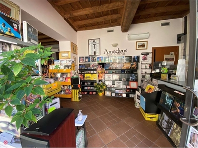 Negozio/Locale commerciale in Vendita in Via Giuseppe Borsani a Abbiategrasso