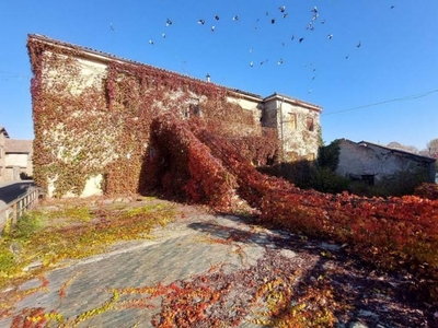 Palazzo - Stabile in Vendita a Borgonovo Val Tidone