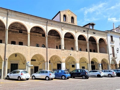 Palazzo - Stabile in Vendita a Padova
