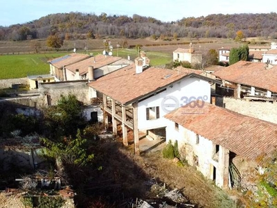 Rustico in Vendita a Passirano Villa