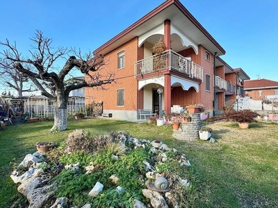 Villa bifamiliare in vendita a Poirino