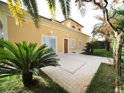 Villa in Vendita ad San Benedetto del Tronto - 790000 Euro
