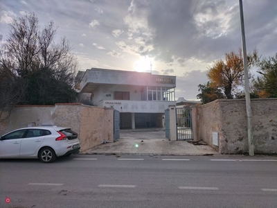 Villa in Vendita in Strada Detta della Marina 40 /A a Bari