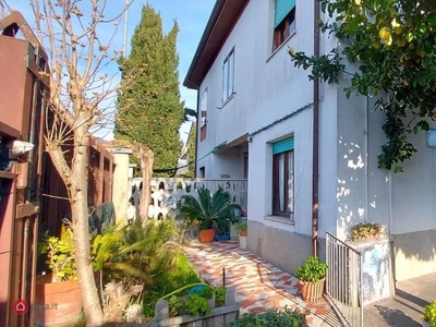 Casa Bi/Trifamiliare in Vendita in Via Campo d'Appio a Carrara