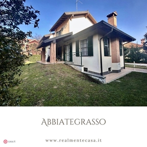 Villa in Vendita in Via Cassolnovo a Abbiategrasso