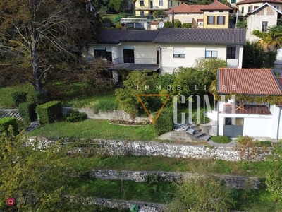 Villa in Vendita in Via D. Bernacchi 9 a Gavirate