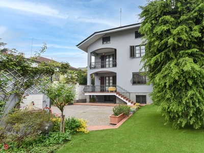 Villa in Vendita in Via Dante Alighieri 27 a Carmagnola