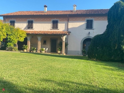 Villa in Vendita in Via Francia a Licciana Nardi